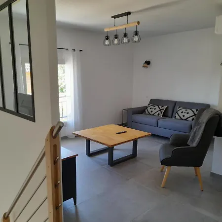 Aux Champs Pressinois Apartment *