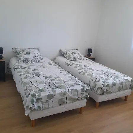 Aux Champs Pressinois Apartment